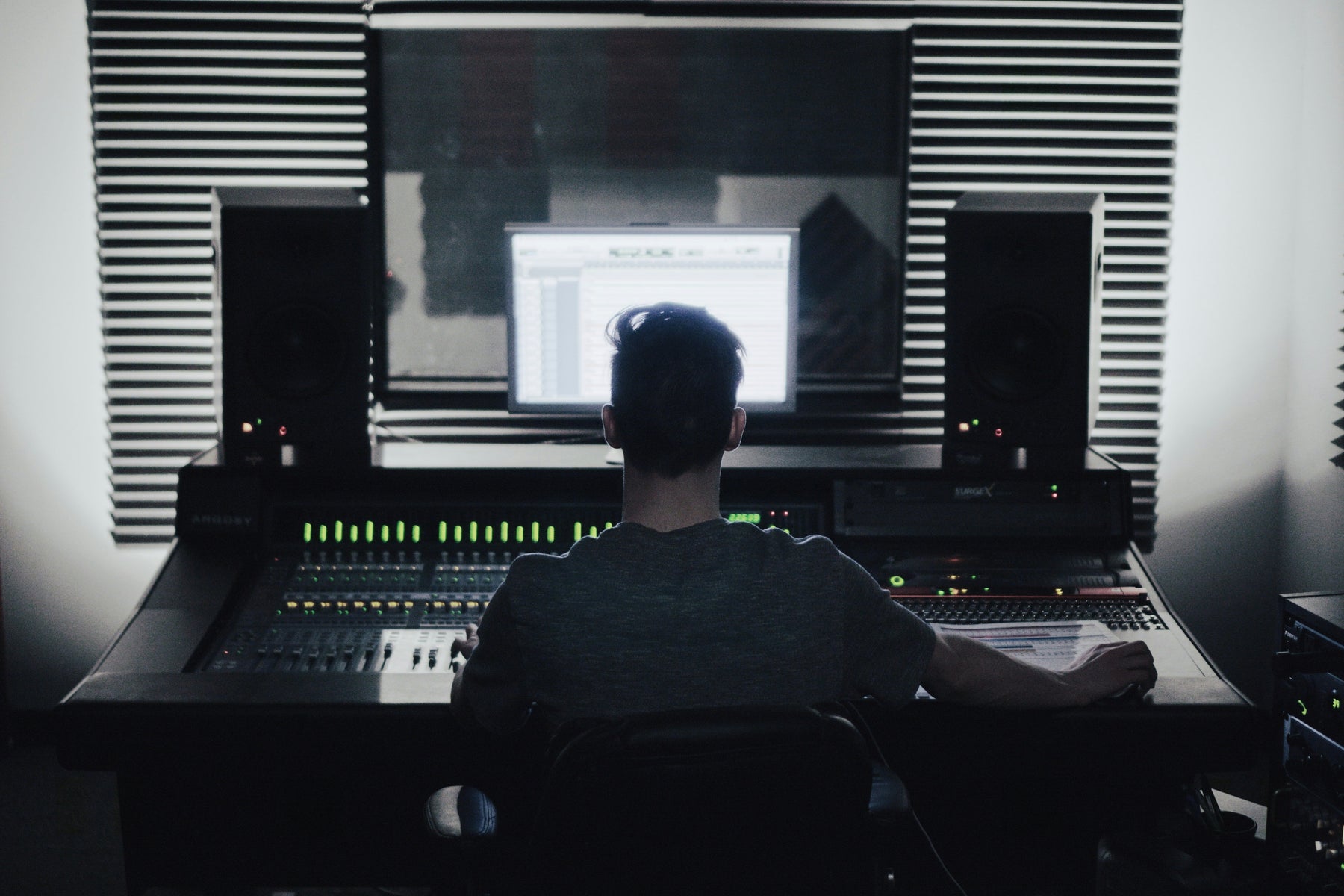 Os 5 Melhores Plugins para Masterização Profissional