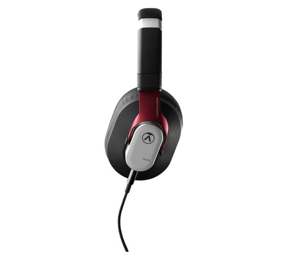 Audífonos profesionales Austrian Audio Hi-X15 con diseño cerrado 